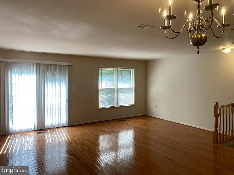 5623 Gresham Ln — Photo 12