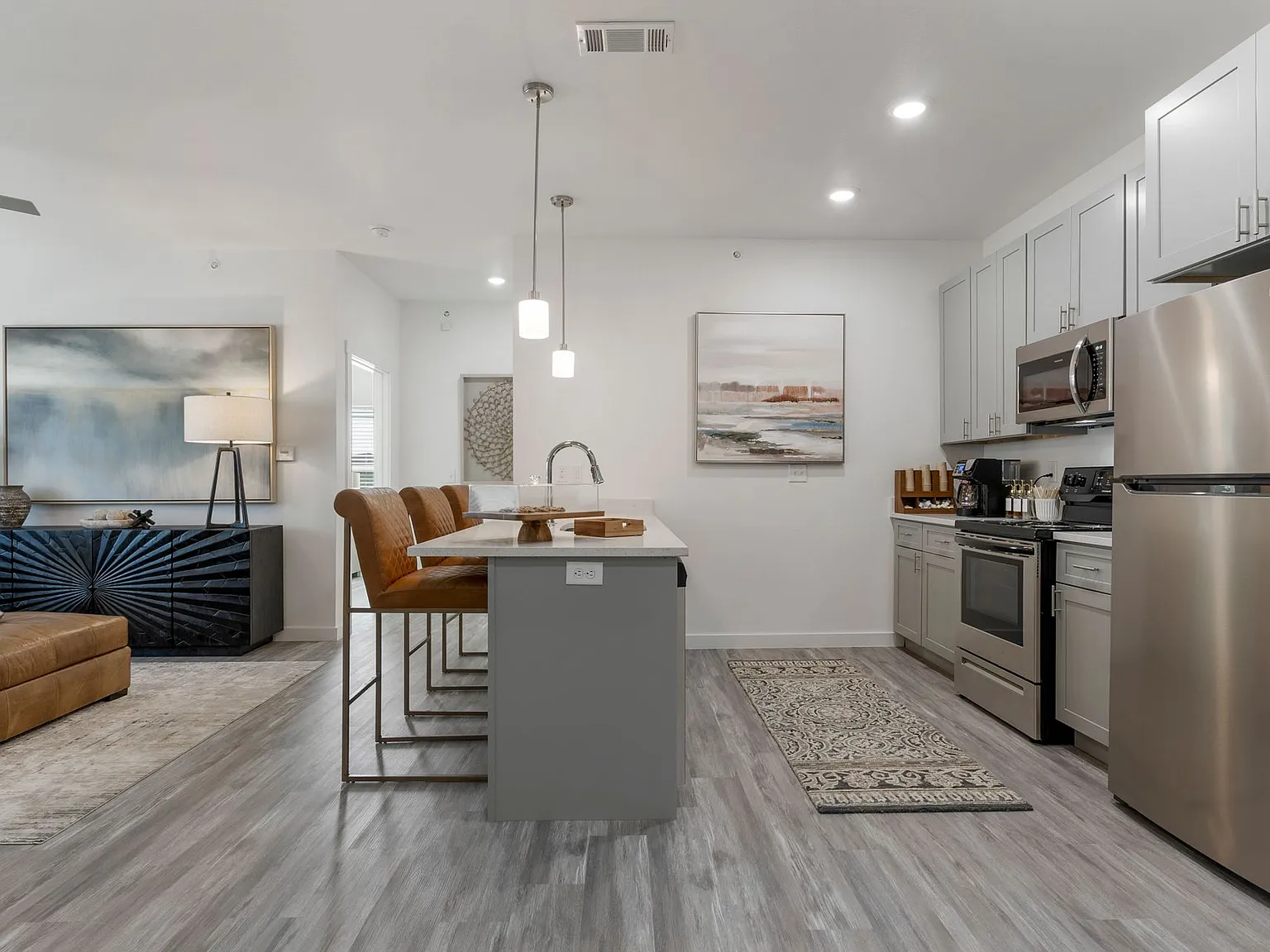 Silos on the Square - Look & Lease Special: $1,000 Off Move-In Costs! *select units only — Photo 1