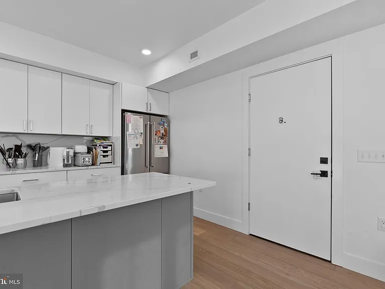 1245 N Pierce St #9 — Photo 6