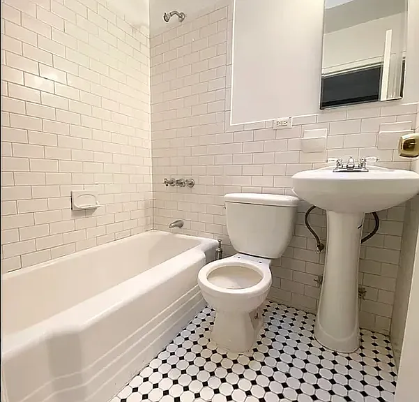 125 E 30th St #4X — Photo 3