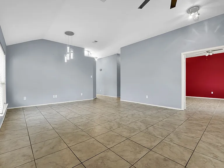 1708 Windcastle Dr — Photo 3