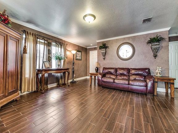4th image of 1308 Water Lily Dr