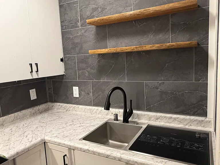 536 N Durkee St #3 — Photo 1