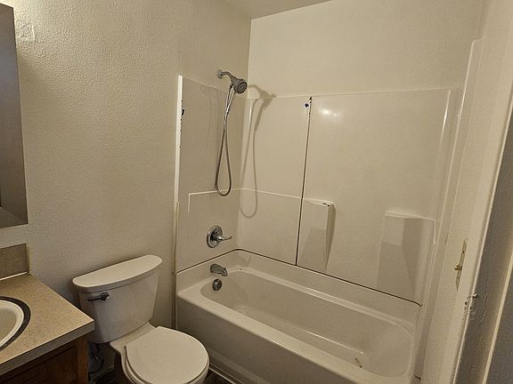 5th image of 706 NE 108th Ave