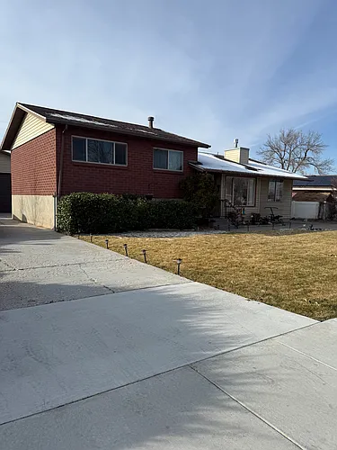 1012 E Sego Lily Dr Photo 1