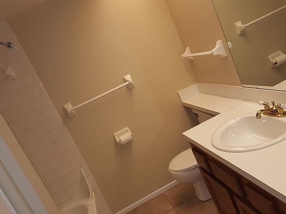 2nd image of 136 Woodlake Wynde