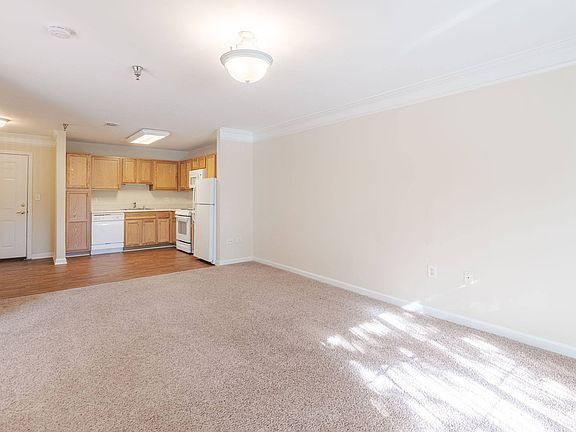 2nd image of 2195 Mountain View Rd #2-400