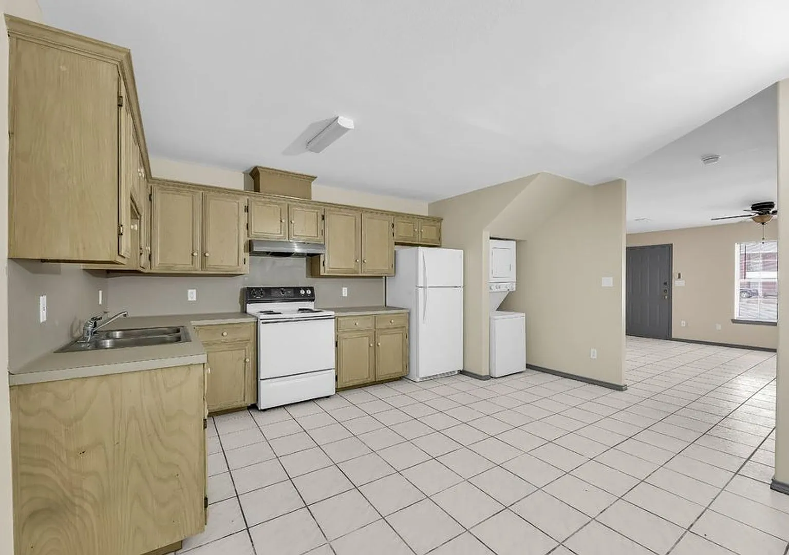 Broadway Apts — Photo 4
