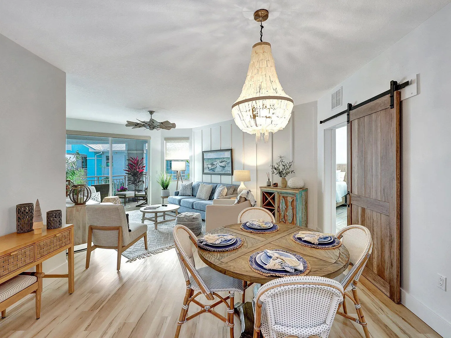 2 bed, 2.0 bath, 1183 sqft, $5,250 — Photo 2