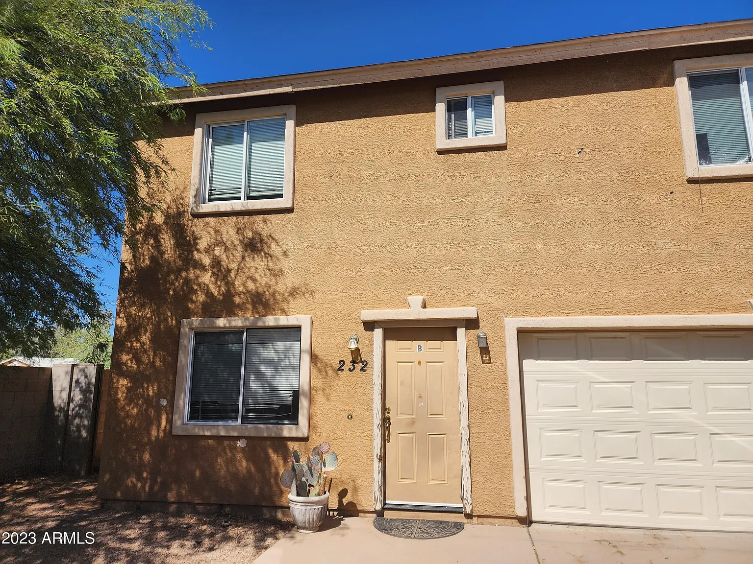 4 bed, 2.5 bath, 1452 sqft, $1,250 — Photo 1