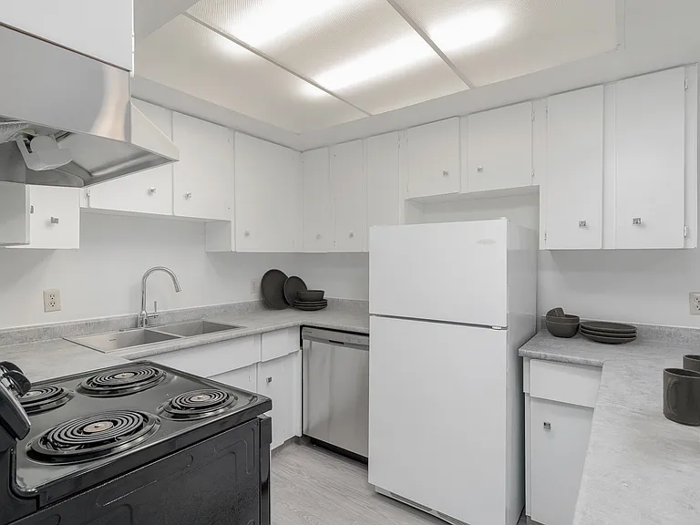 437 Saddleback Rd NW — Photo 3
