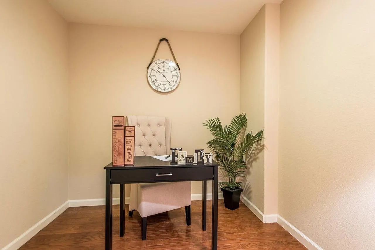 2 bed, 1371 sqft, $4,150 — Photo 4
