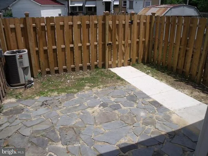 2053 Larkhall Rd — Photo 6