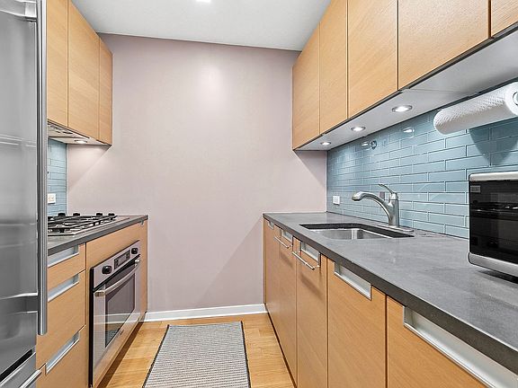 4th image of 310 W 52nd St APT 15A