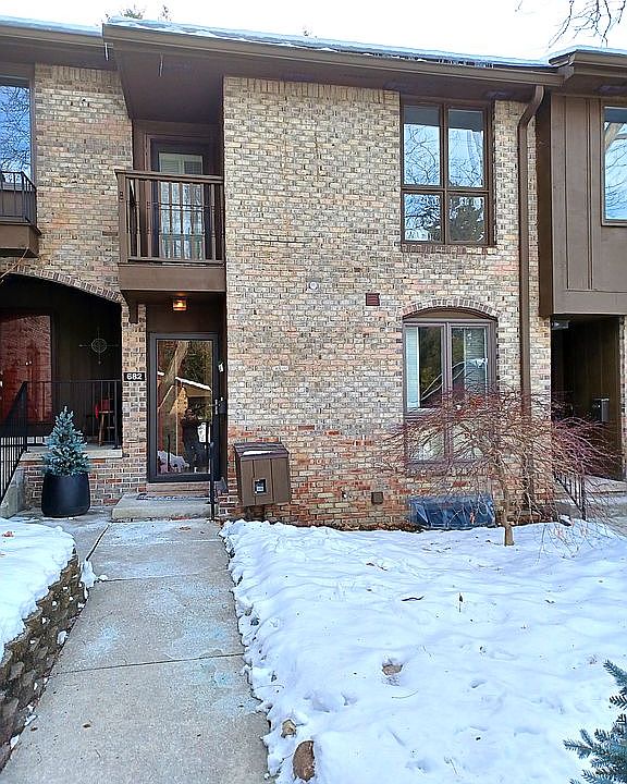 1st image of 682 Greenhills Dr
