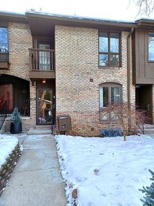 682 Greenhills Dr, Ann Arbor, MI, 48105