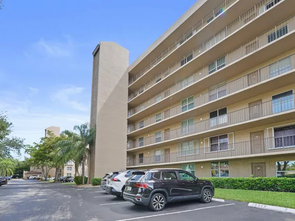 4550 NW 18th Avenue #301, Deerfield Beach, FL 33064