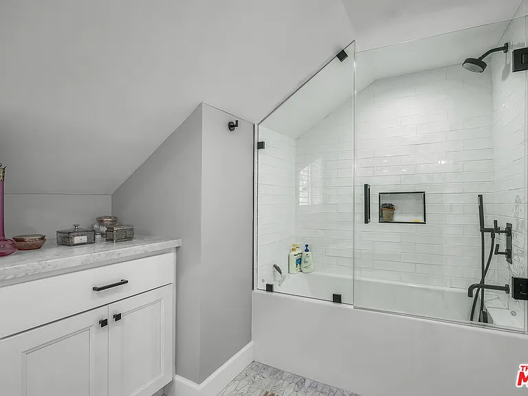 751 Westholme Ave — Photo 26