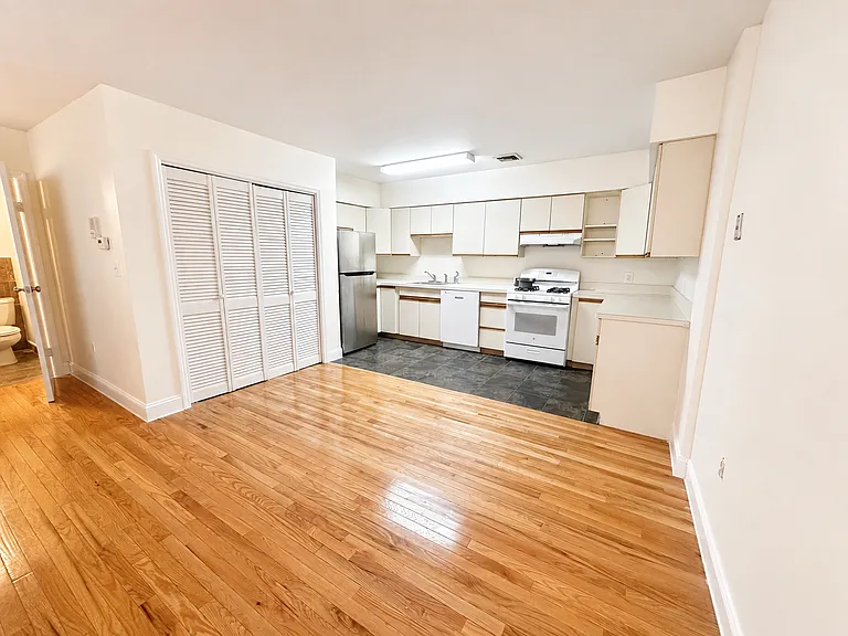 231 Adams St #231 — Photo 4