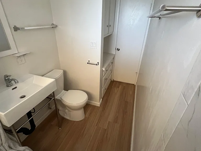 592 N Wilson Ave #7 — Photo 9