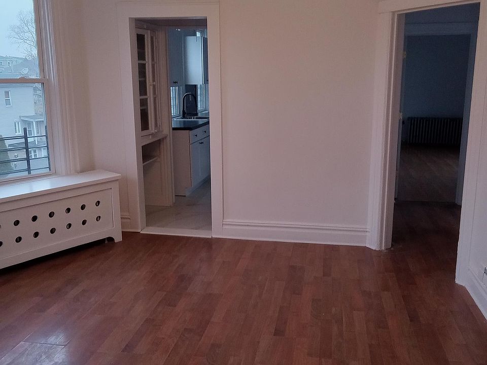 1st image of 225 Edgewood Ave APT 2
