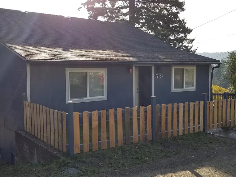 519 SE 2nd St — Photo 1