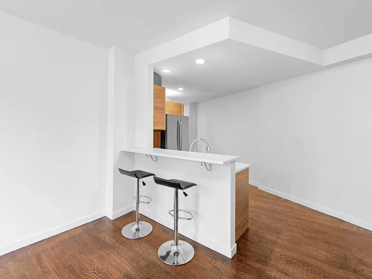 2 bed, 2.5 bath, 1400 sqft, $3,500 — Photo 4