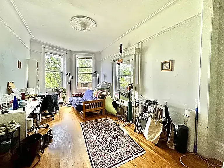 666 Park Pl #2R — Photo 2