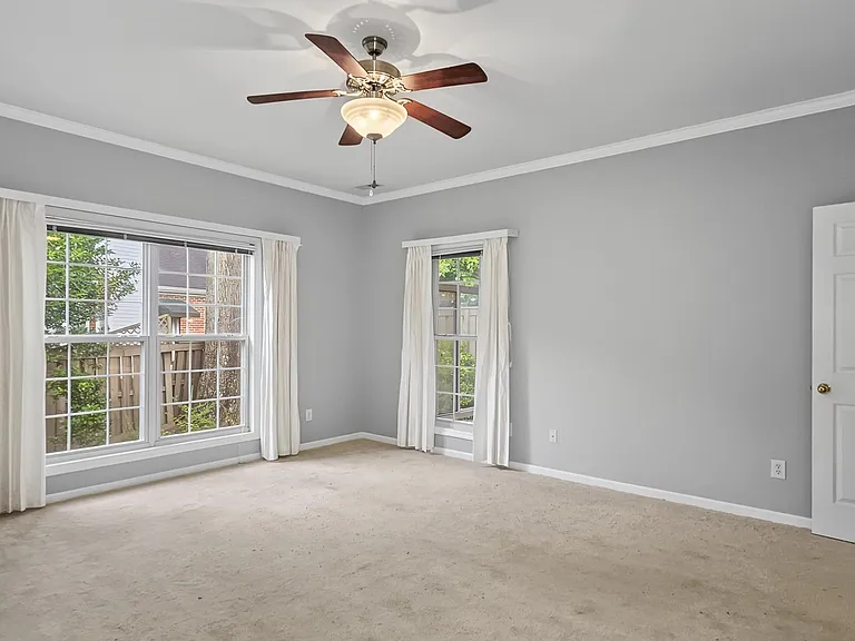 141 Canterbury Dr — Photo 13