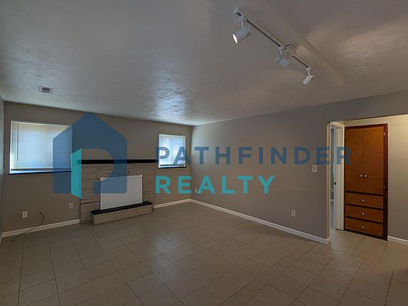 4th image of 216 W Sherry Dr