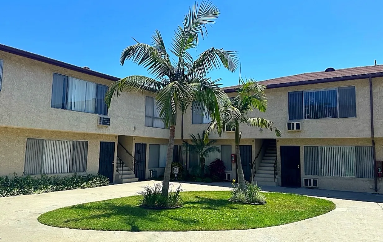 Beach Apartments — Photo 3