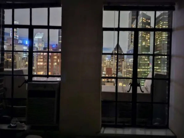 320 East 42nd Street image 17 of 23