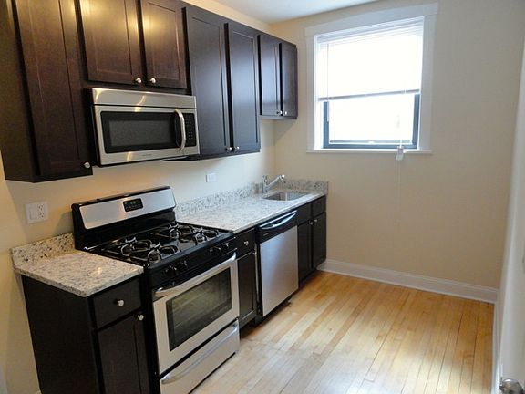 5th image of 3941-3943 W Belle Plaine Ave #3