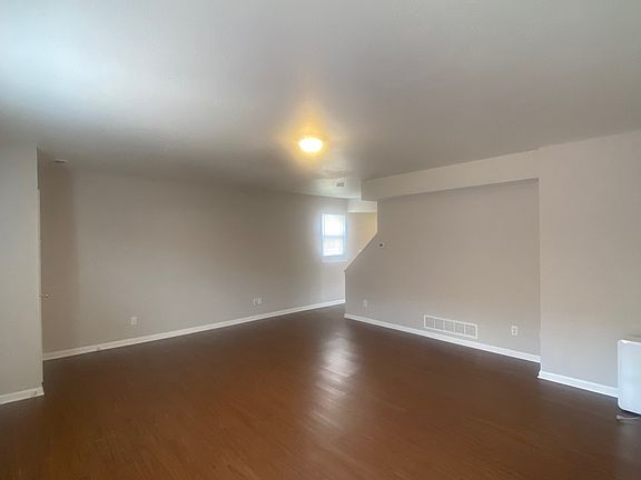 4th image of 308 Eisenhower St