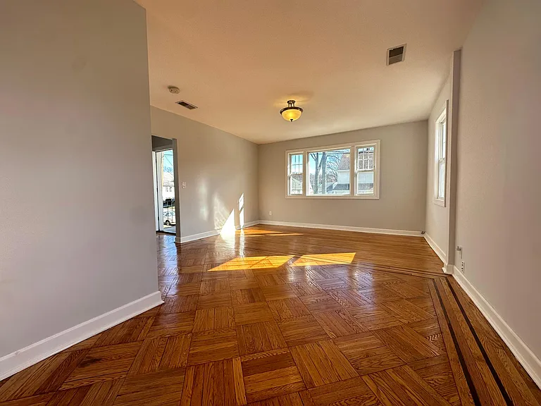 300 New Jersey Ave — Photo 4