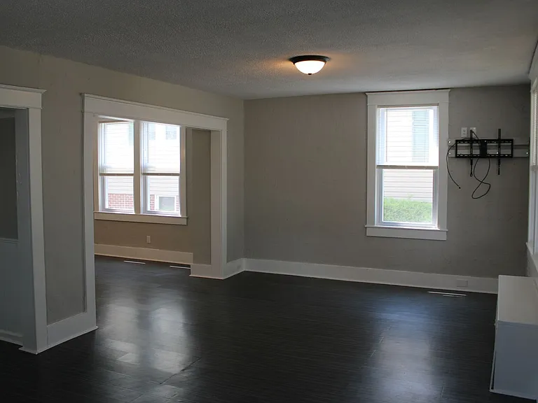 152 N Lombard St — Photo 4