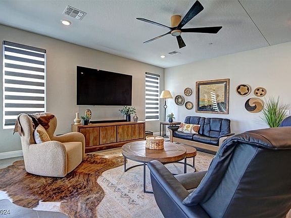4th image of 42 Autumn Palm Ave