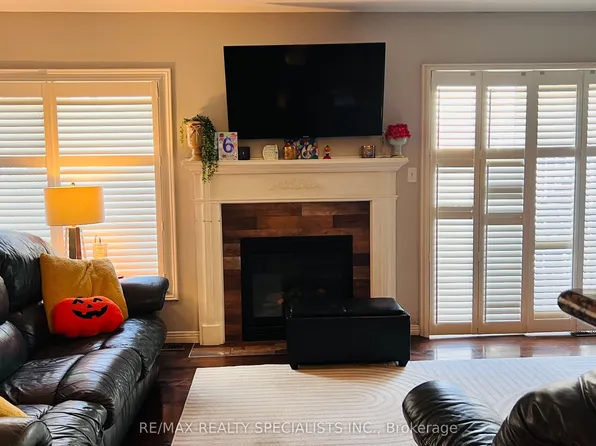 12 McKibbon Ave, Hamilton, ON L0R 1P0