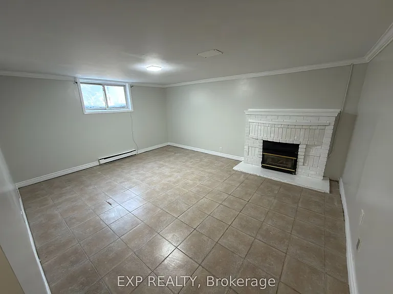 1168 Oxford St E #3 — Photo 8