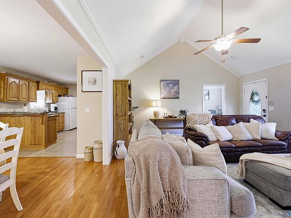 5th image of 76 Gaines Cir
