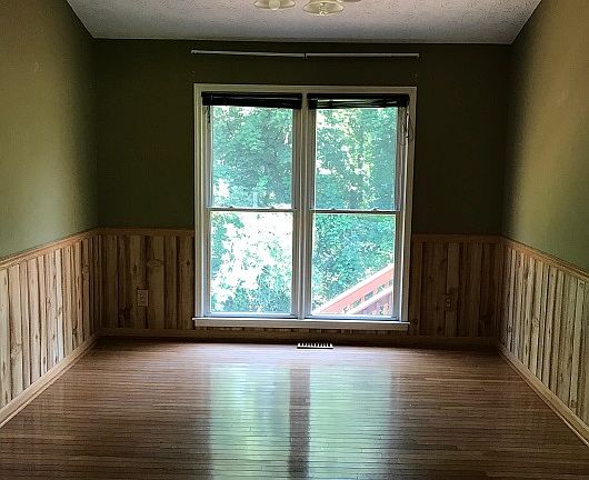 5th image of 895 Old Farm Walk