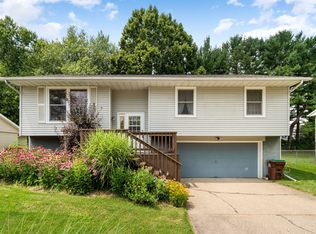 726 S Carthage Dr, Freeport, IL 61032