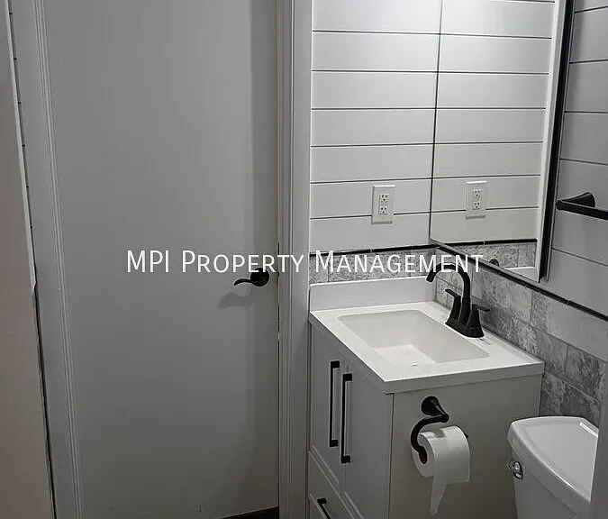 W249N7958 Hillside Rd — Photo 23
