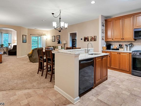 3rd image of 17 Ridgeview Ln
