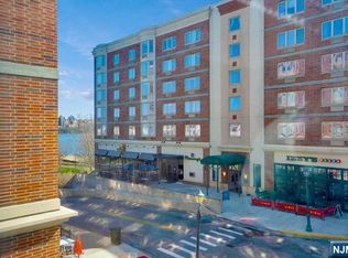 3115 City Pl, Edgewater, NJ 07020