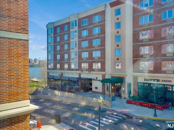 3115 City Pl, Edgewater, NJ 07020