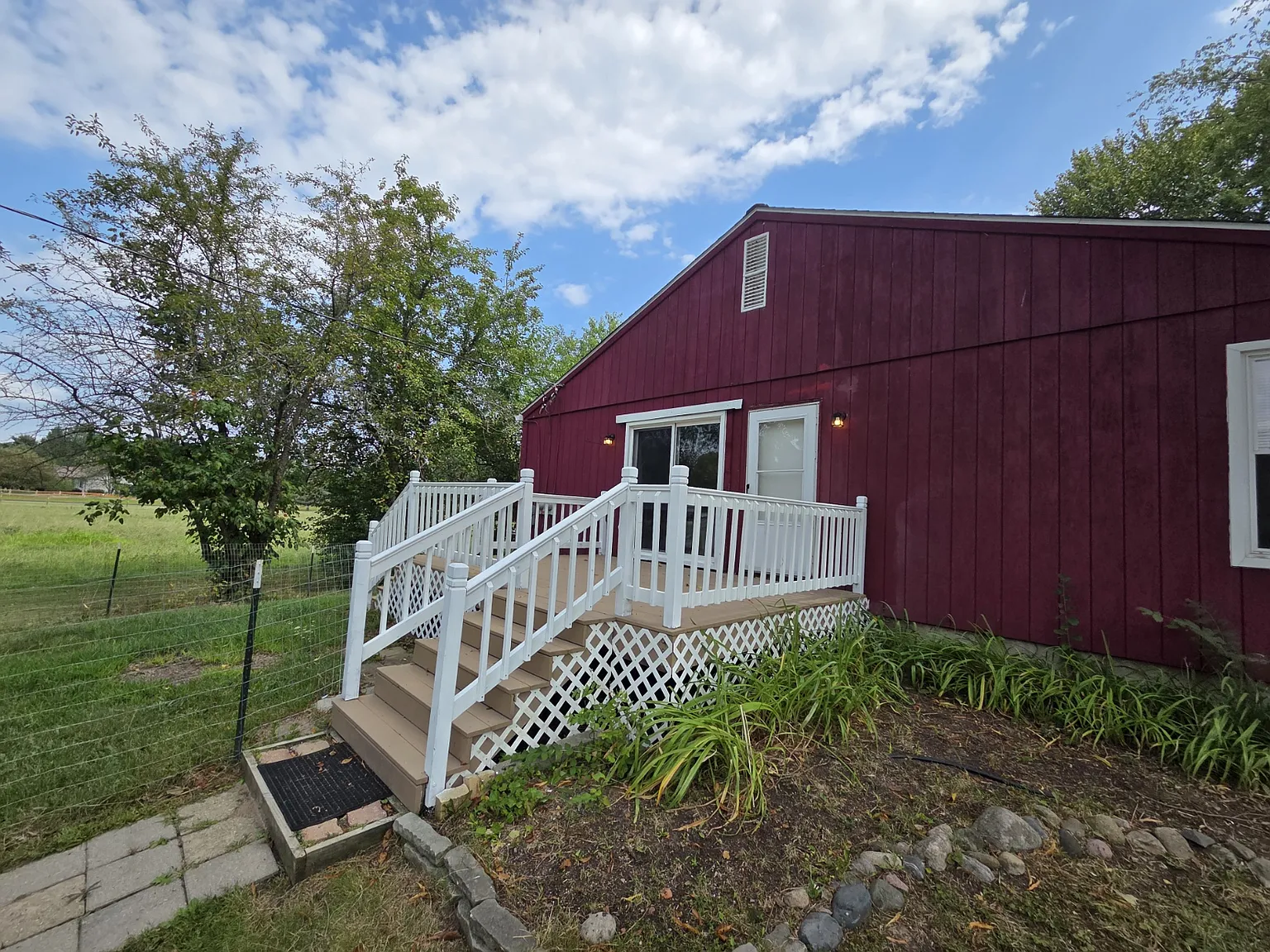 3 bed, 1461 sqft, $2,000 — Photo 2