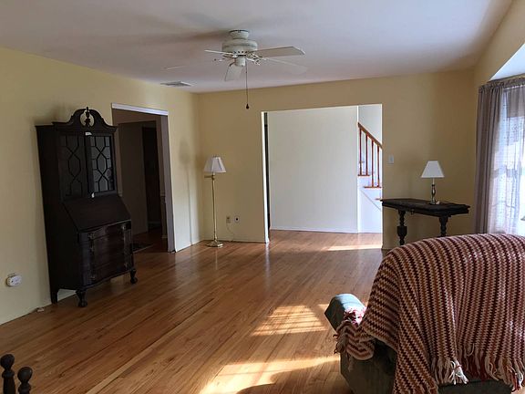 4th image of 11 Laurel Dr