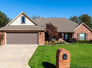 8445 Overlook Trl, Claremore, OK 74019