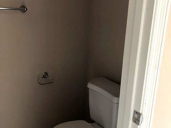 4th image of 1029 Yellow Hammer St